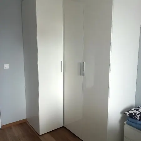 Zloty Trojkat Z Garazem Podziemnym Internet Swiatlowodowy 1000 Mbs Telewizja Kablowa 205 Programow Apartment Serock