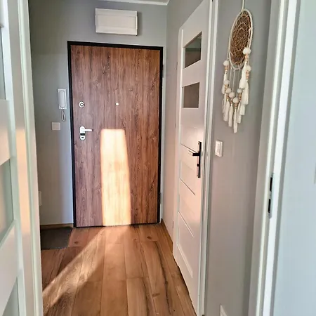 Złoty Trójkąt Z Garażem Podziemnym Internet światłowodowy 1000 Mbs Telewizja Kablowa 205 Programów